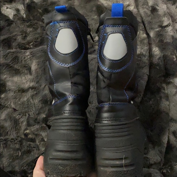 Snow Boots - Picture 3 of 3
